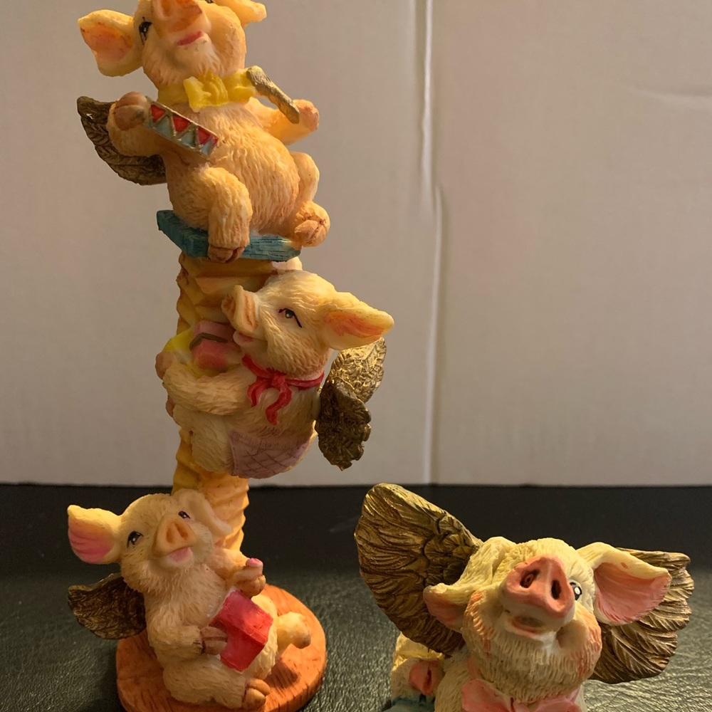 Cute little cherub piggies